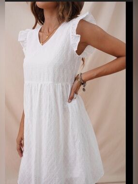 Andrew by Unit White Eyelet V-Neck Ruffle Sleeve Dress S